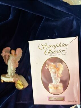 Seraphim Hope Angel Figurine ringed box with pin
